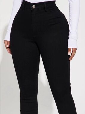 Fashion Nova High-Waisted Black Women’s Jeans - Sleek Stretch Fit
